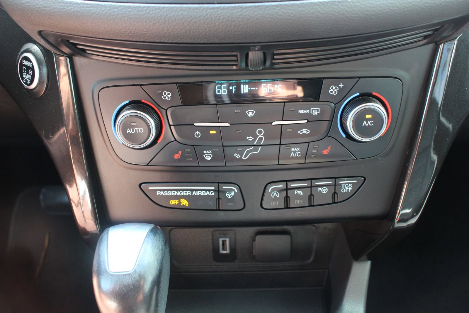 Used 2017 Ford Escape Titanium w/ Equipment Group 301A image 32