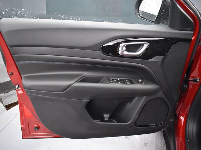 New 2026 Jeep Compass Latitude image 13