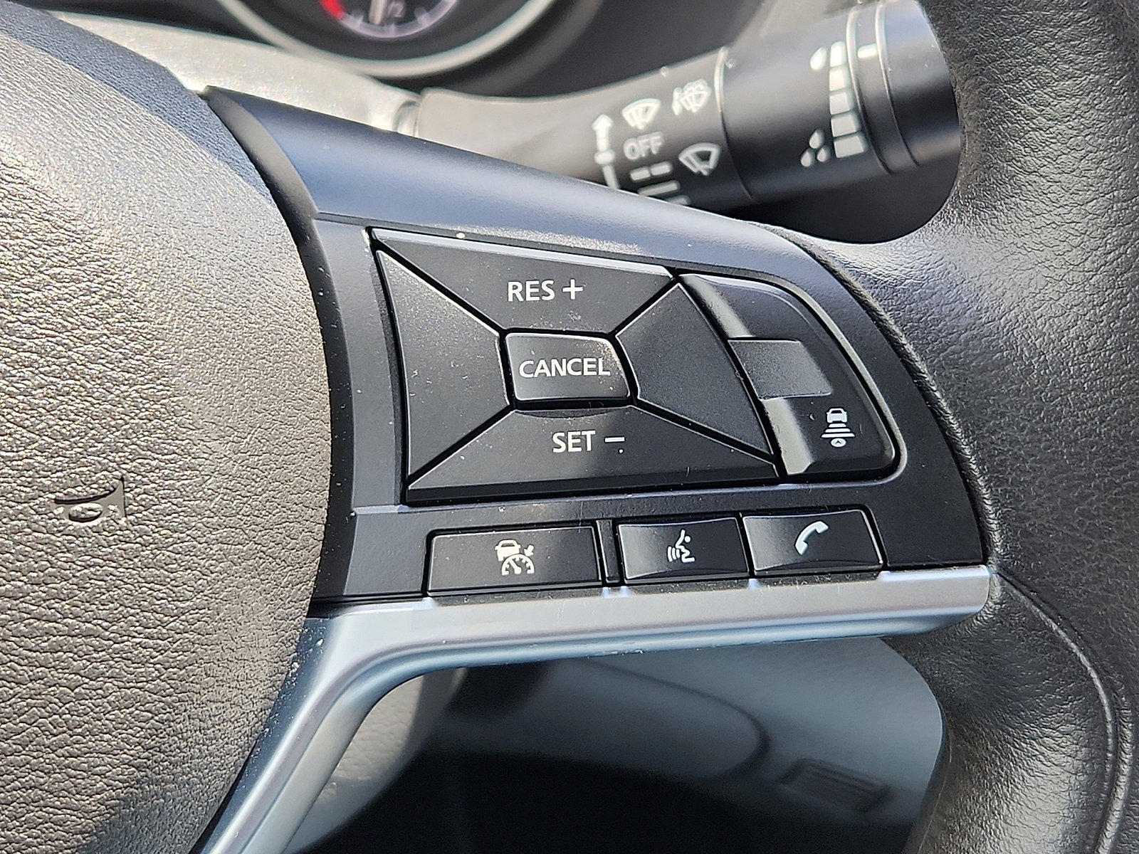 Used 2025 Nissan Sentra SV FWD image 21