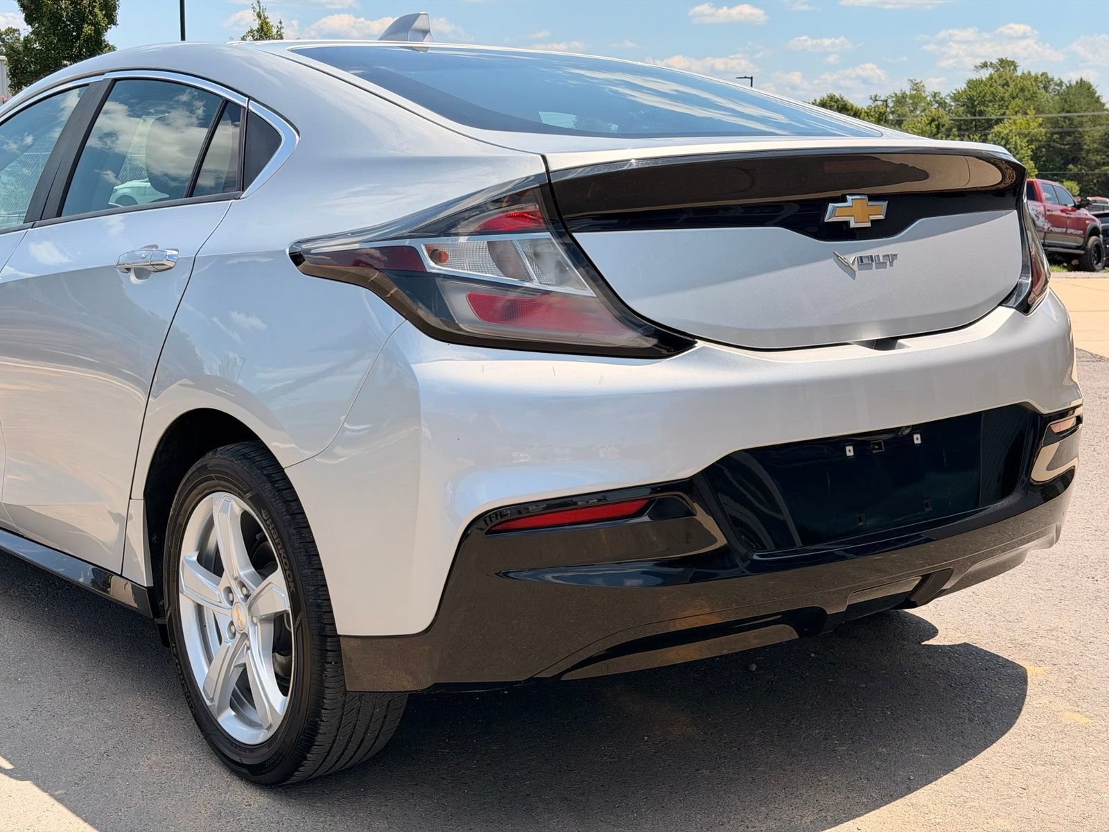 Used 2017 Chevrolet Volt LT w/ Comfort Package FWD image 5