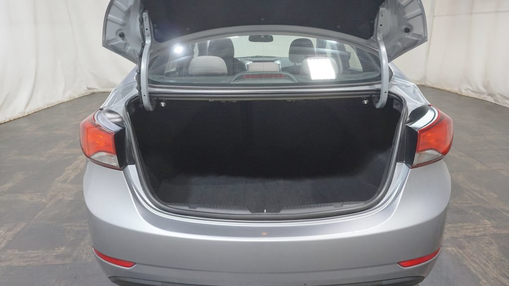 Used 2016 Hyundai Elantra SE FWD image 8
