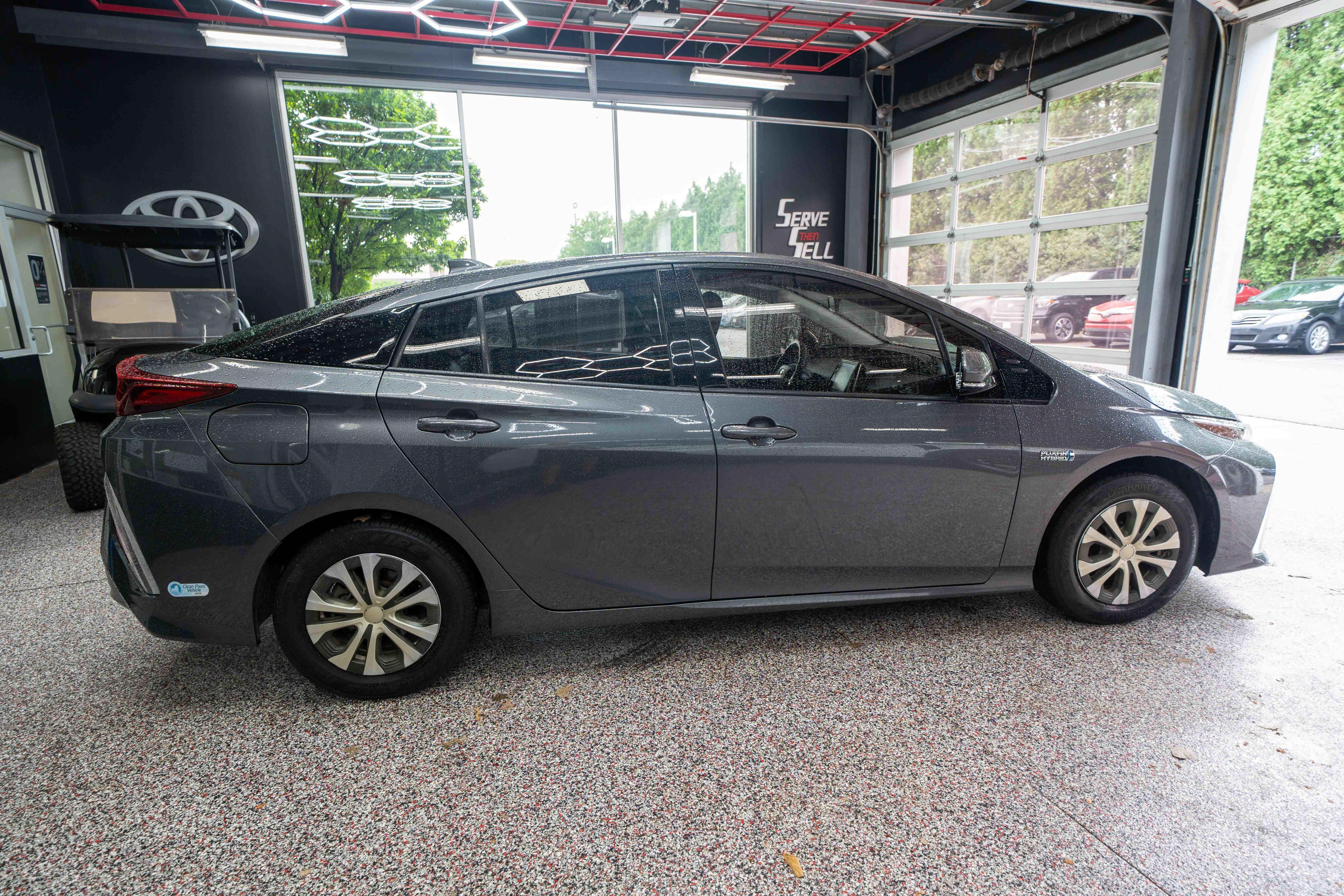 Used 2020 Toyota Prius Prime XLE FWD image 4