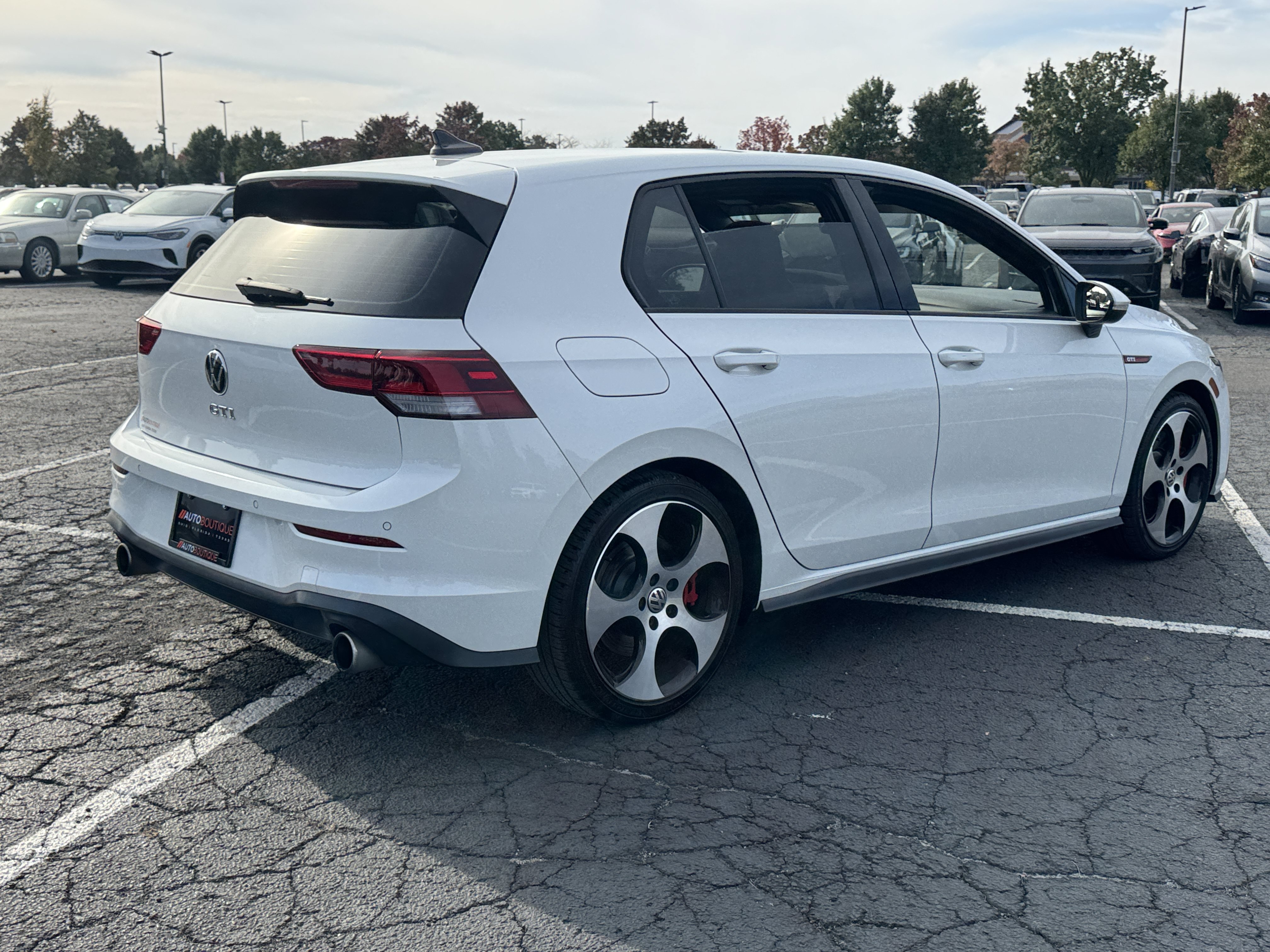 Used 2022 Volkswagen GTI SE FWD image 10