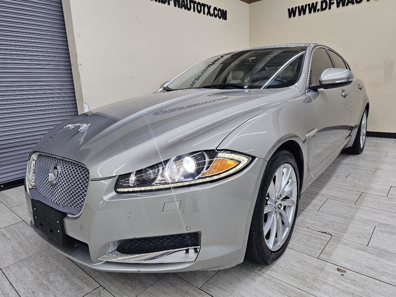 Used 2013 Jaguar XF image 2