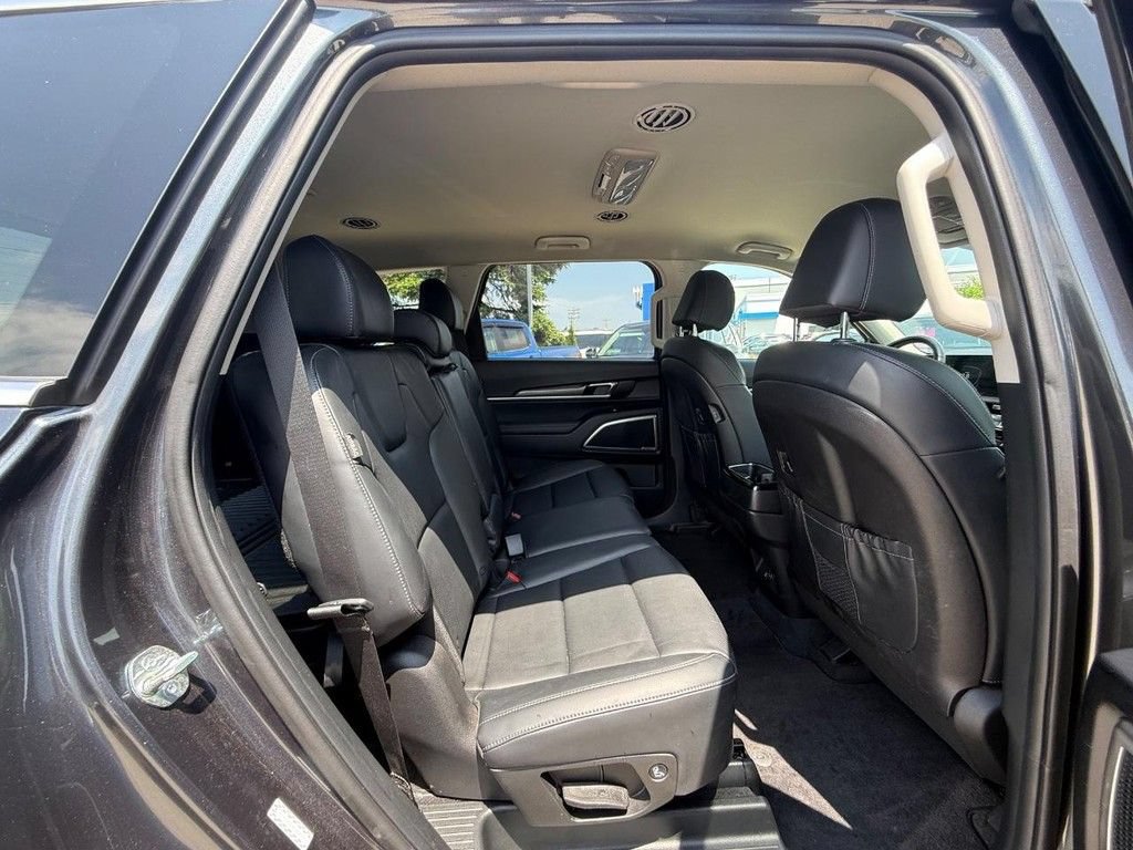 Used 2024 Kia Telluride LX FWD image 12