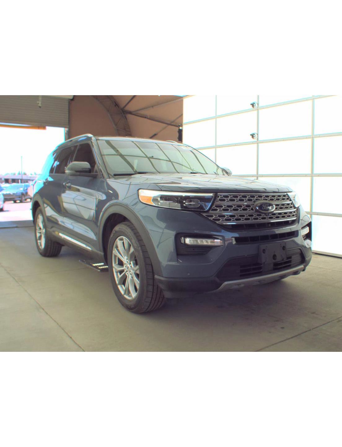 Used 2021 Ford Explorer Limited w/ Class III Trailer Tow Package AWD/4WD image 2
