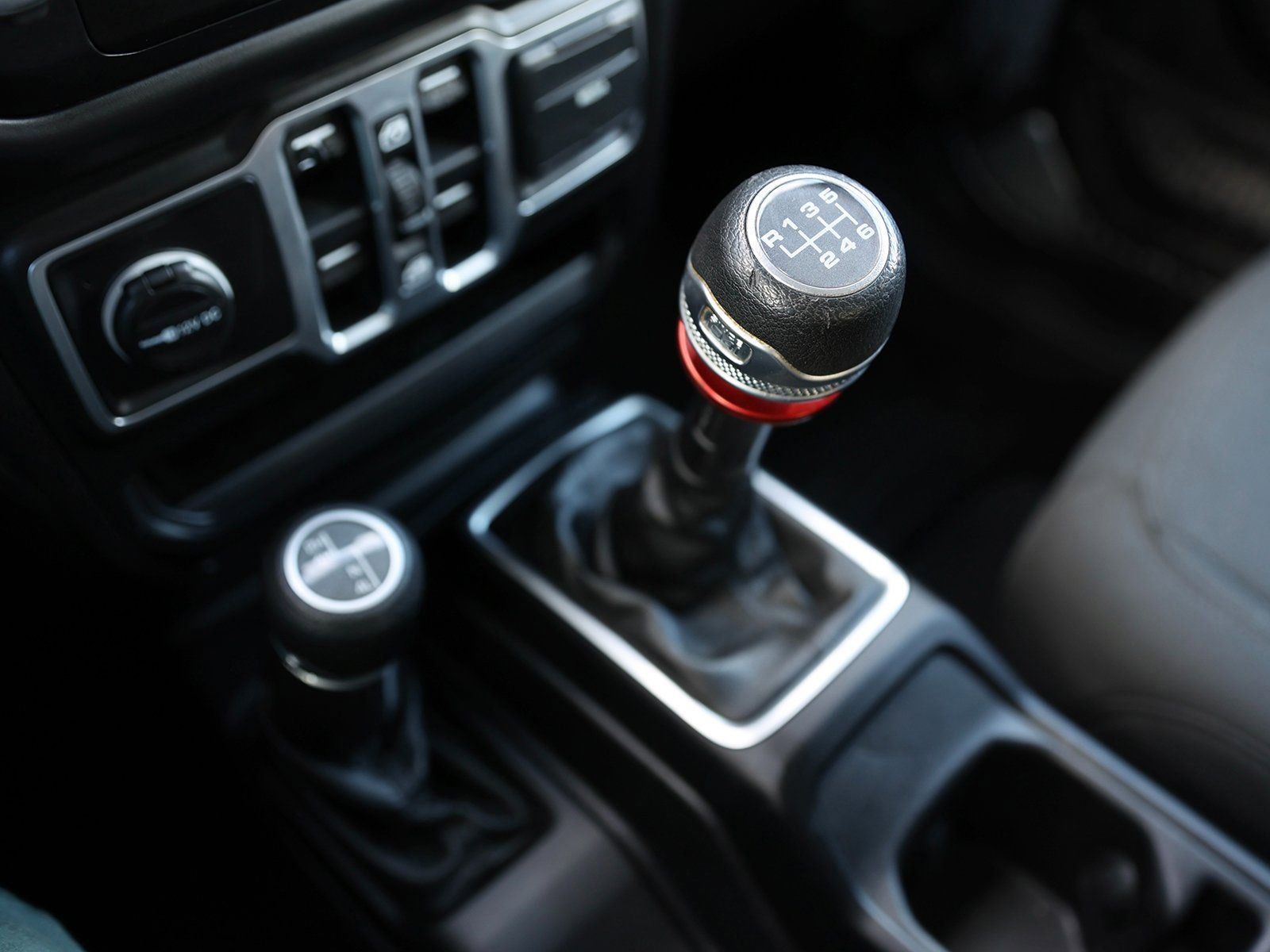 Used 2018 Jeep Wrangler Unlimited Sport S image 29