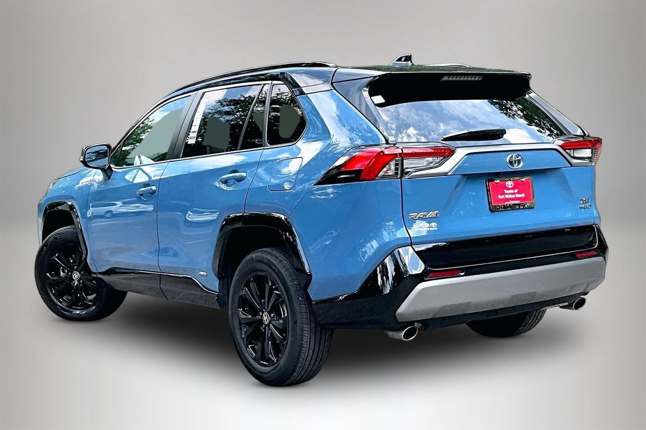 Used 2023 Toyota RAV4 XSE AWD/4WD image 4