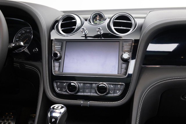 Used 2017 Bentley Bentayga image 26