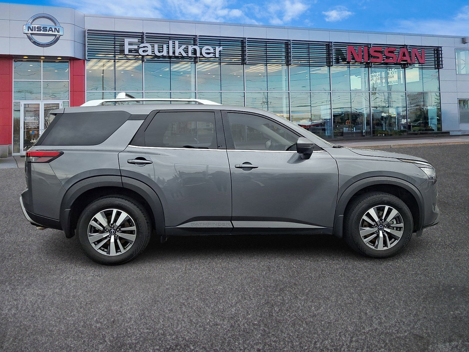 Certified 2025 Nissan Pathfinder SL w/ Black Appearance Package AWD/4WD image 7
