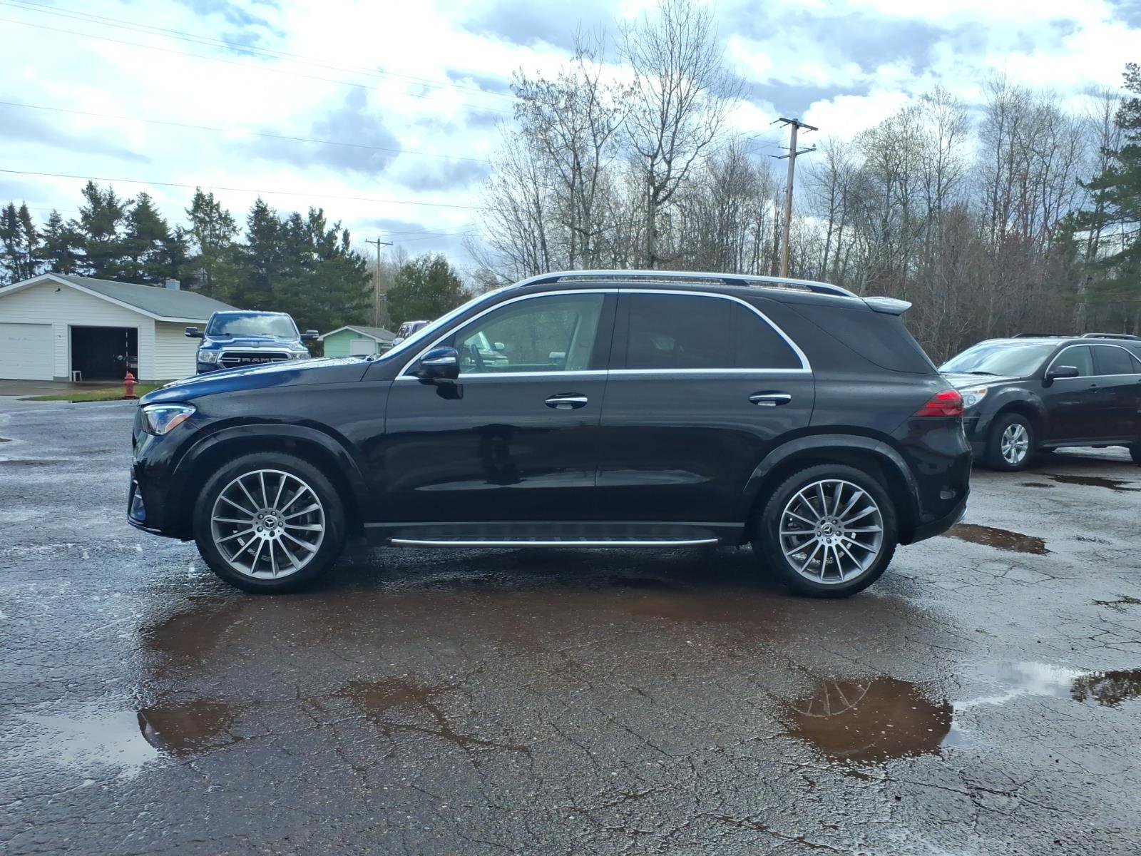 Used 2024 Mercedes-Benz GLE 350 4MATIC image 2