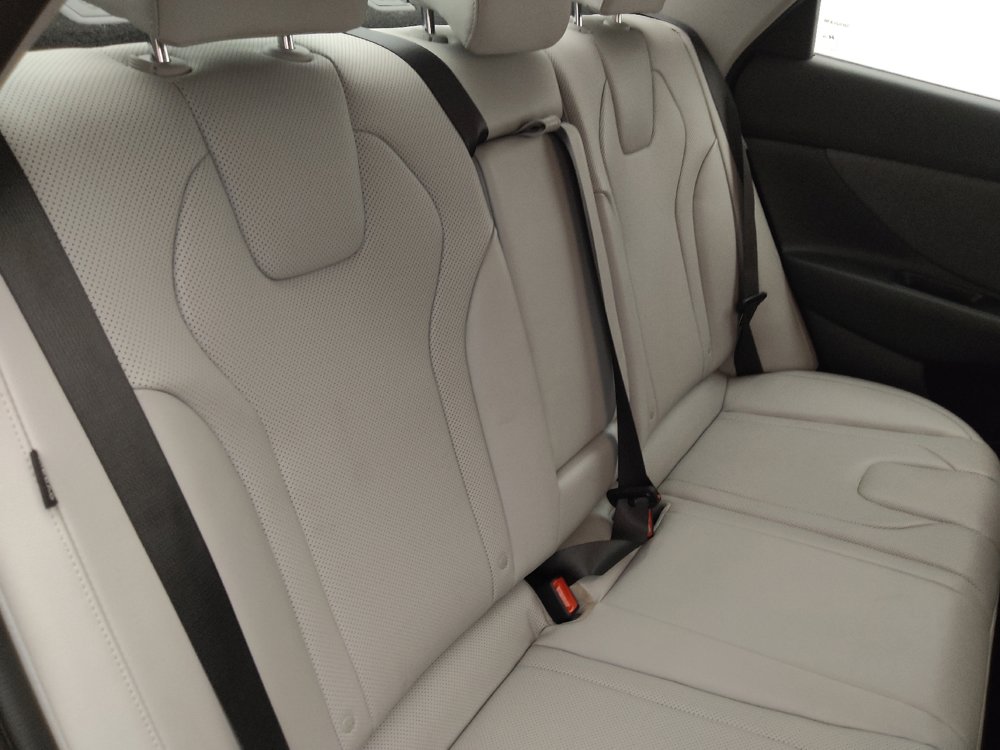 Used 2025 Hyundai Elantra Limited FWD image 19