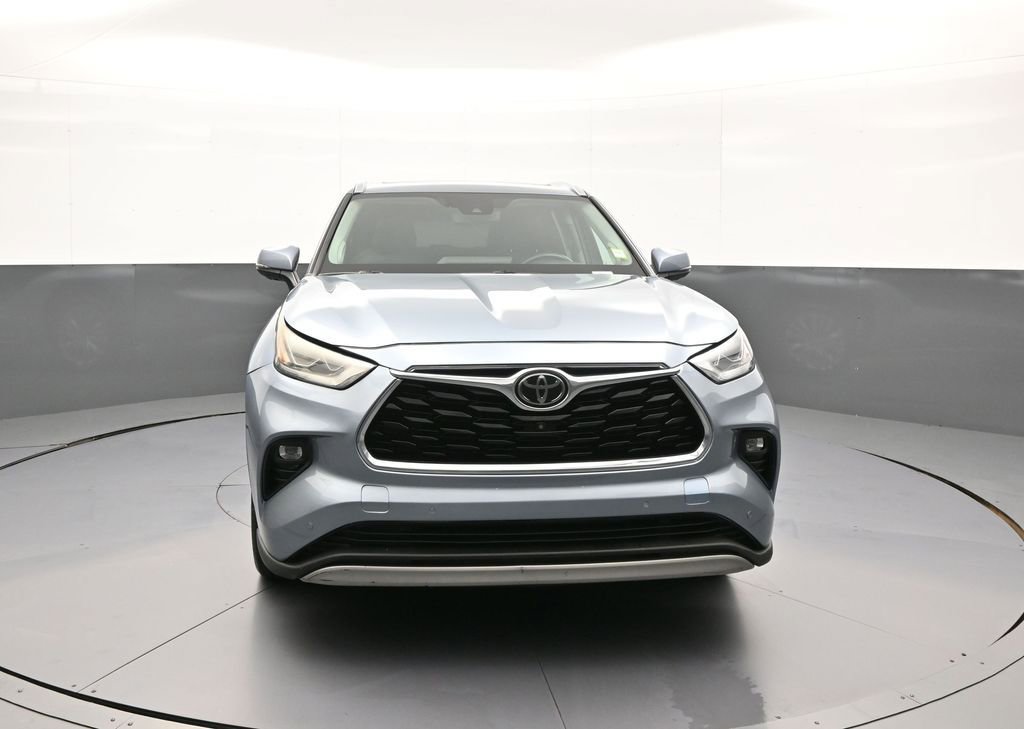 Certified 2020 Toyota Highlander Platinum w/ Preferred Accessory Package AWD/4WD image 2