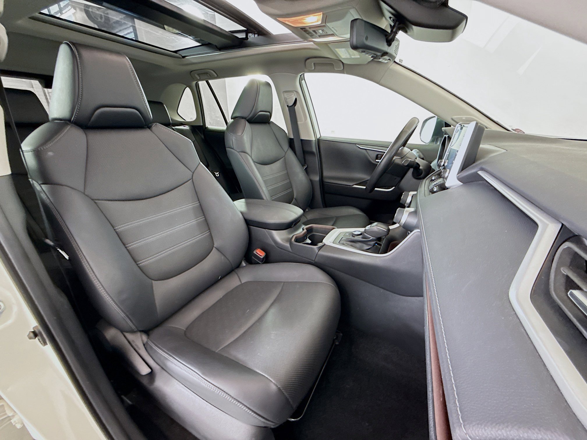 Used 2021 Toyota RAV4 Limited AWD/4WD image 27