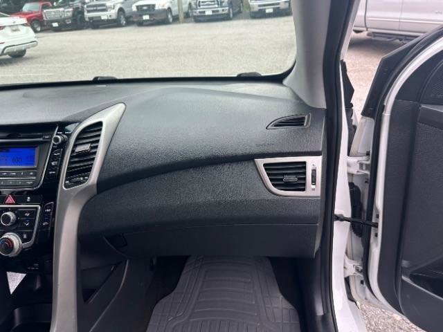 Used 2017 Hyundai Elantra GT image 35