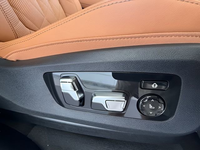 Used 2026 BMW X7 xDrive40i image 39