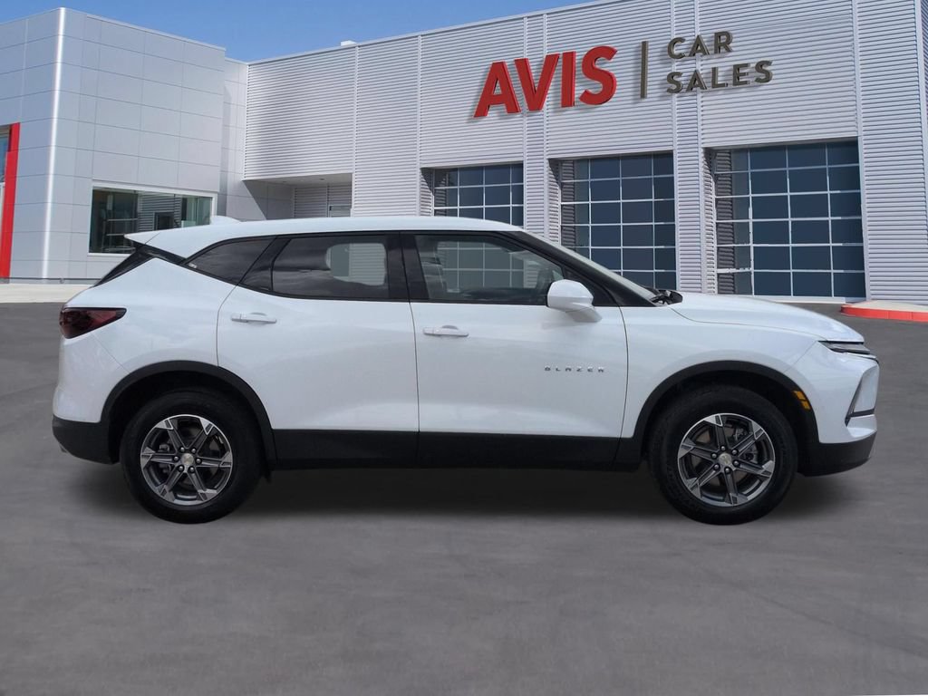 Used 2025 Chevrolet Blazer LT FWD image 5