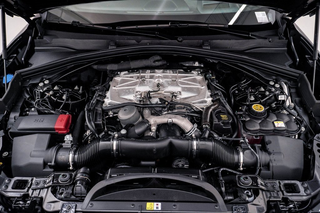 Used 2025 Jaguar F-PACE SVR image 31