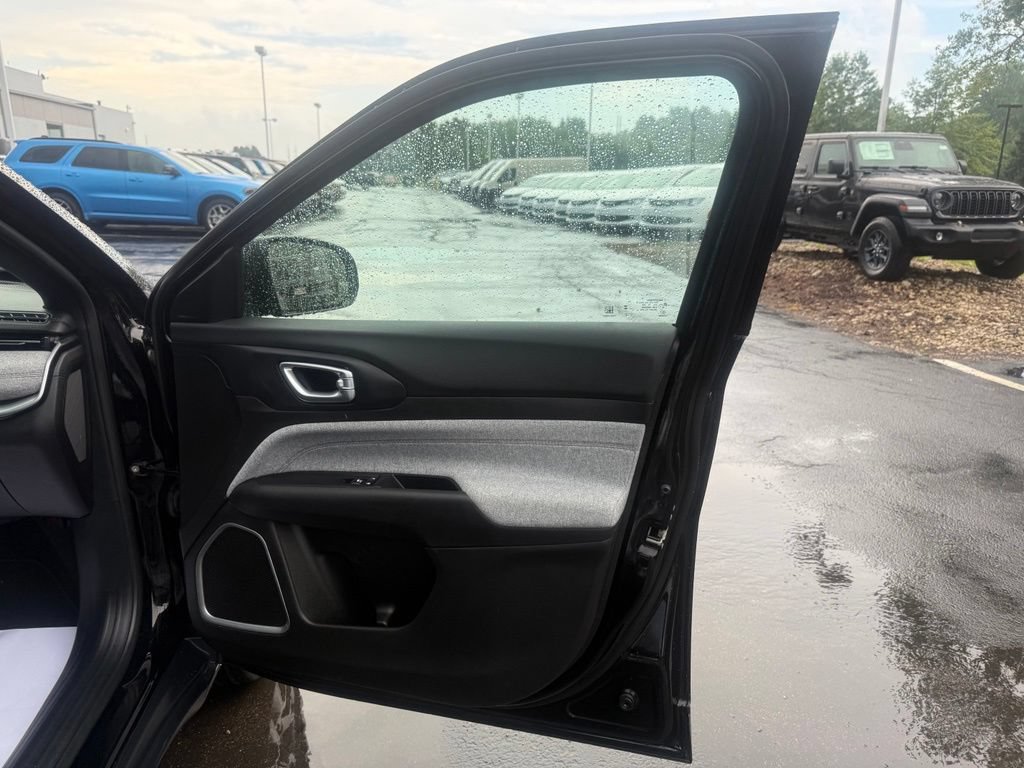 Used 2024 Jeep Compass Latitude AWD/4WD image 49