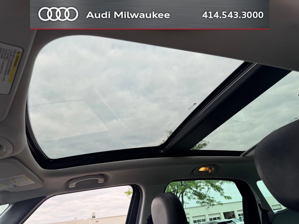 Used 2017 FIAT 500L Trekking w/ Premium Package FWD image 10