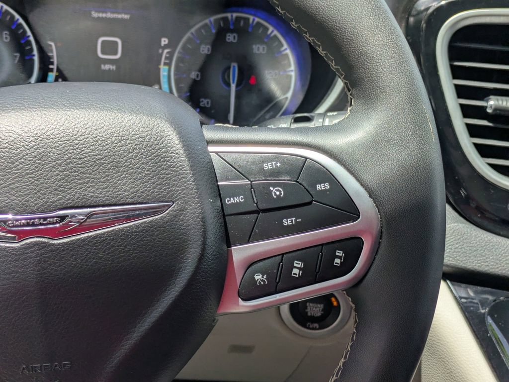 Used 2024 Chrysler Pacifica Touring-L FWD image 16