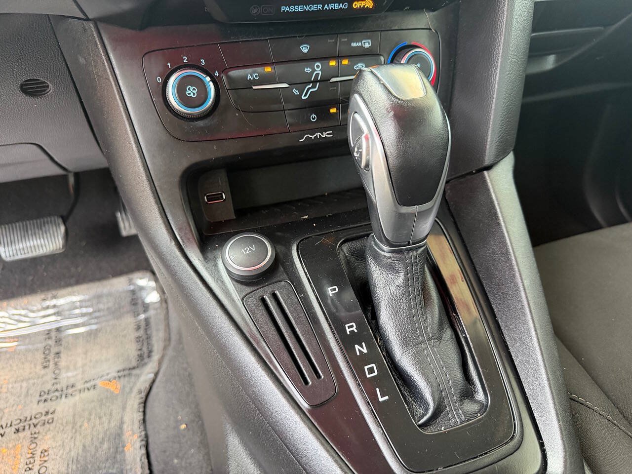 Used 2016 Ford Focus SE w/ Reverse Sensing Package FWD image 31