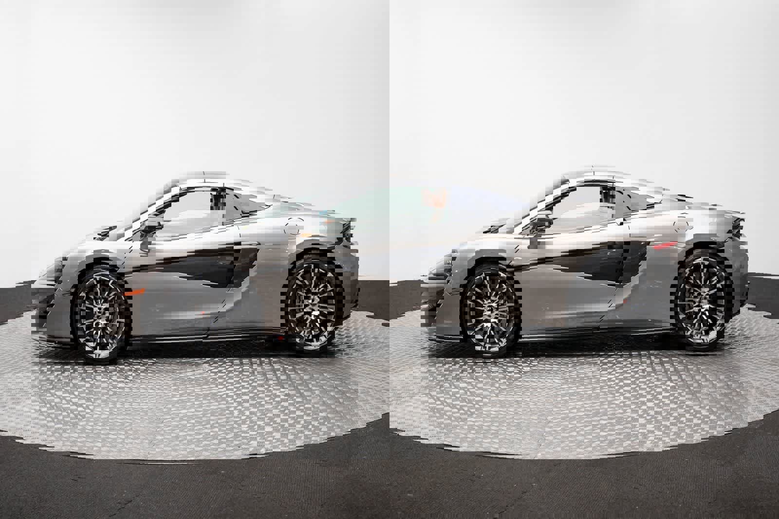 Used 2018 McLaren 570S Spider image 46