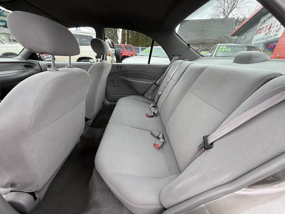 Used 2002 Ford Escort Sedan image 16