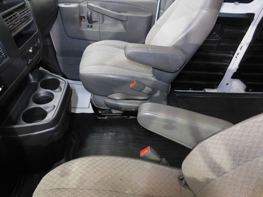 Used 2017 GMC Savana 2500 RWD image 30