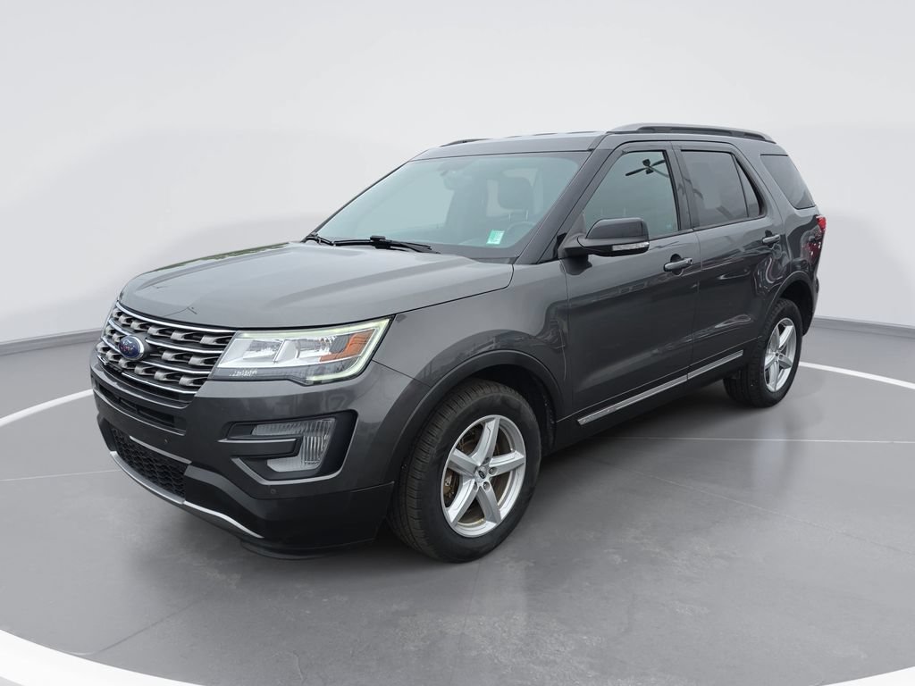 Used 2017 Ford Explorer XLT w/ Equipment Group 202A AWD/4WD image 9