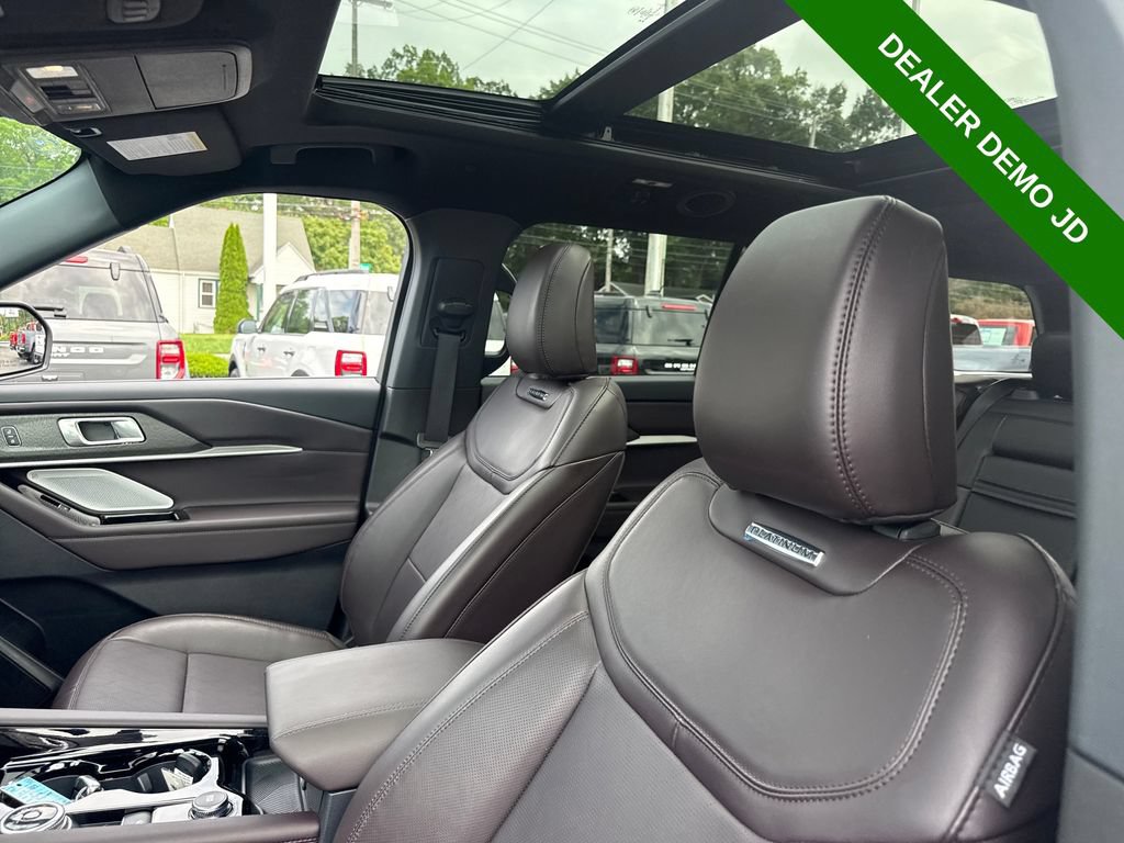 Used 2025 Ford Explorer Platinum AWD/4WD image 22
