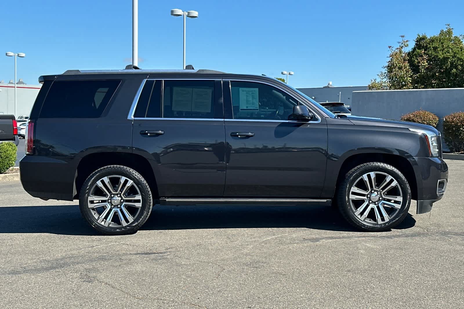 Used 2020 GMC Yukon Denali w/ Denali Premium Package AWD/4WD image 6