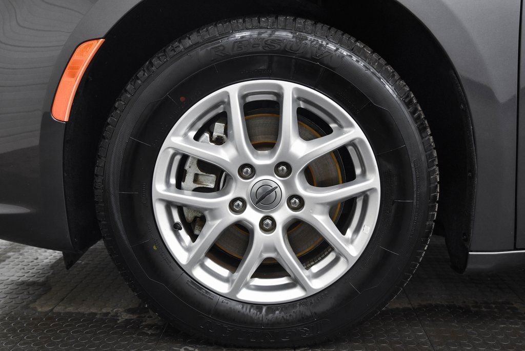 Used 2023 Chrysler Pacifica Touring-L image 8