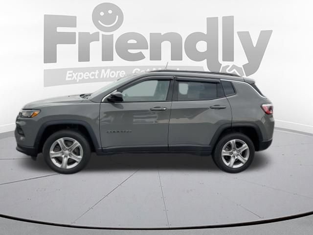 Used 2023 Jeep Compass Latitude w/ Convenience Group AWD/4WD image 2