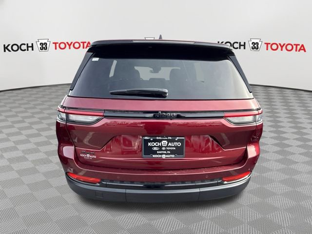 Used 2024 Jeep Grand Cherokee Altitude image 7