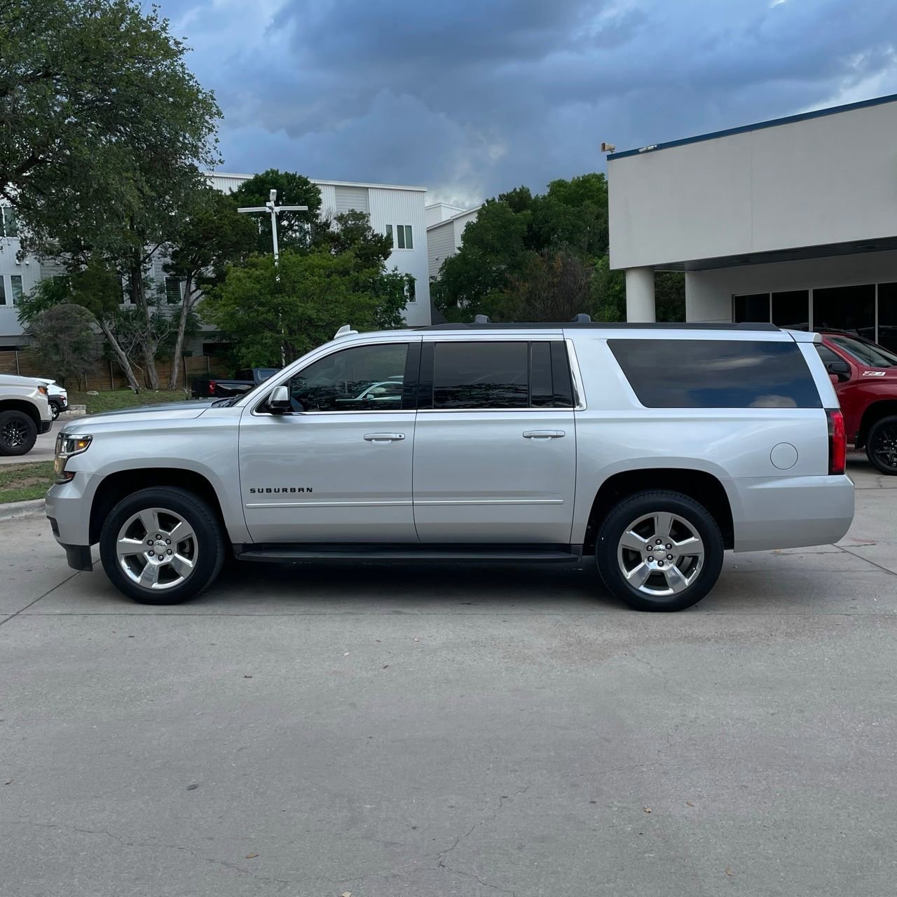 Used 2019 Chevrolet Suburban LS w/ All-Season Package RWD image 3