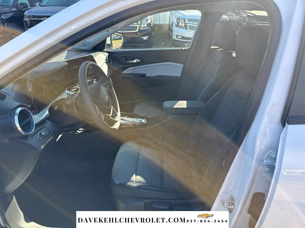 Used 2025 Chevrolet Trax LT FWD image 14
