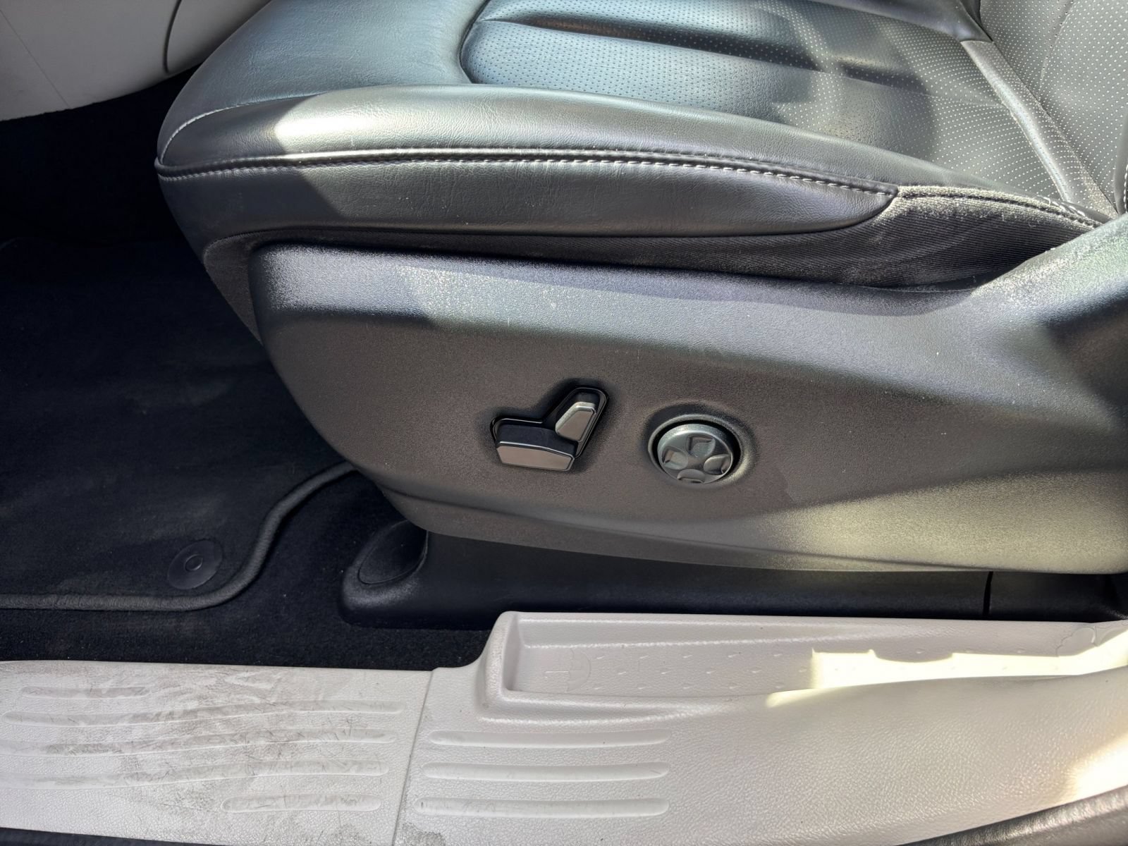 Used 2023 Chrysler Pacifica Touring-L FWD image 21