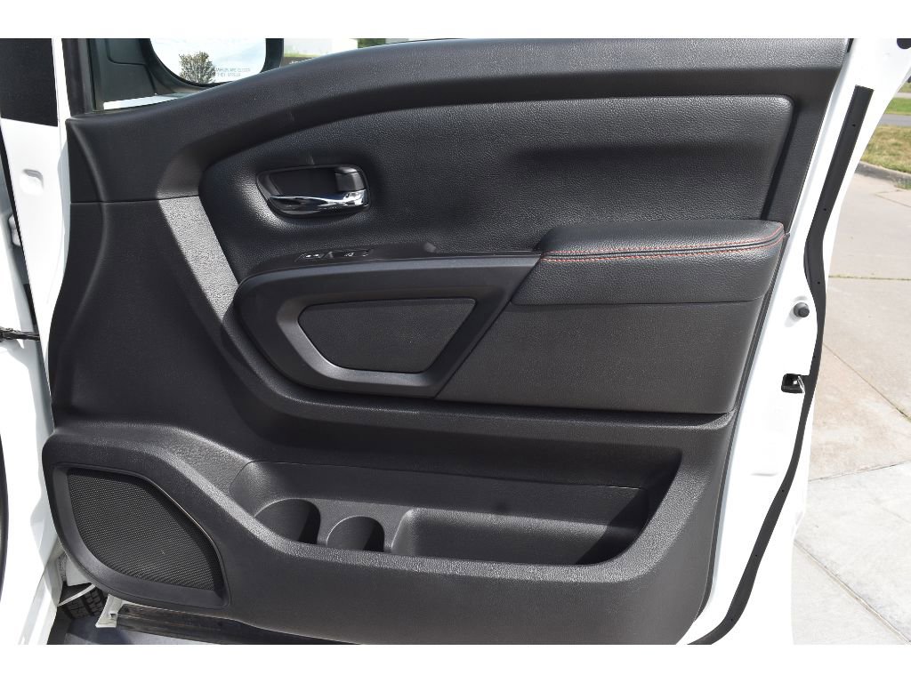 Used 2024 Nissan Titan PRO-4X image 30
