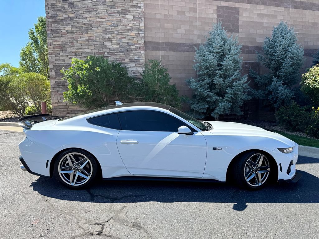 Used 2024 Ford Mustang GT RWD image 5