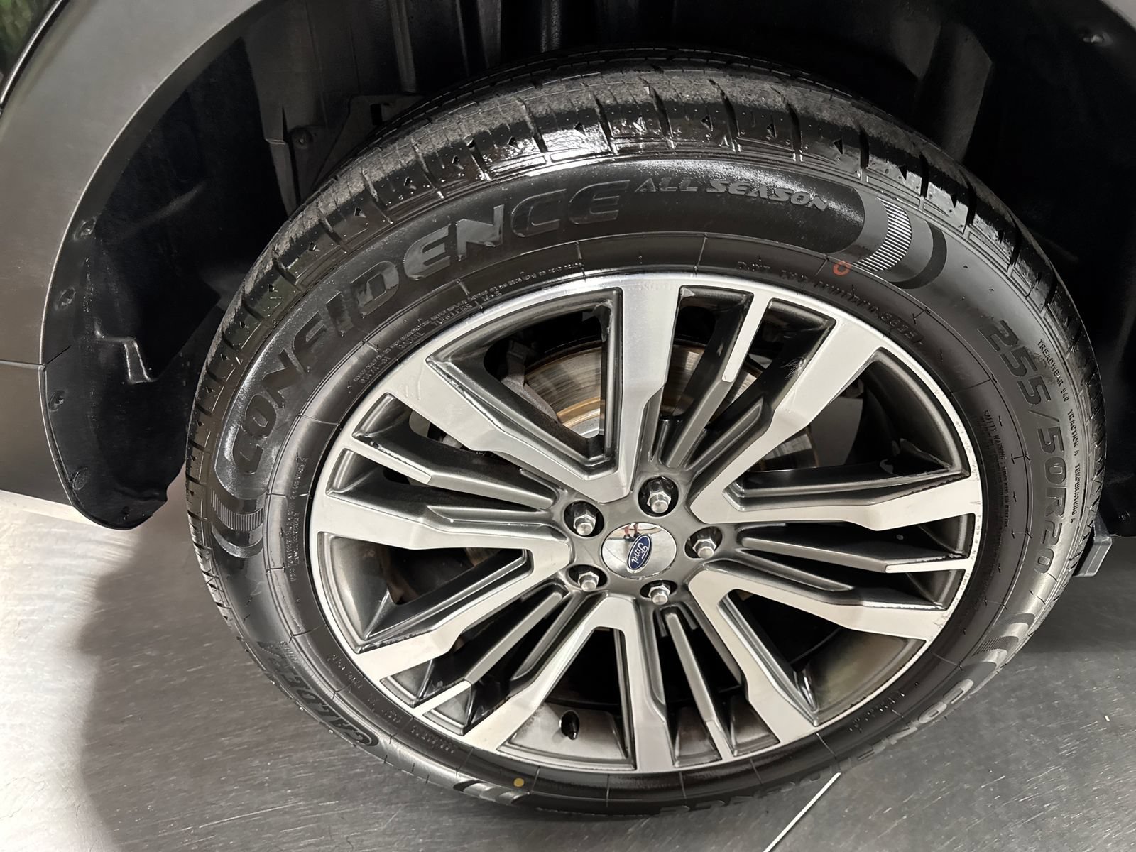 Used 2018 Ford Explorer Platinum AWD/4WD image 13