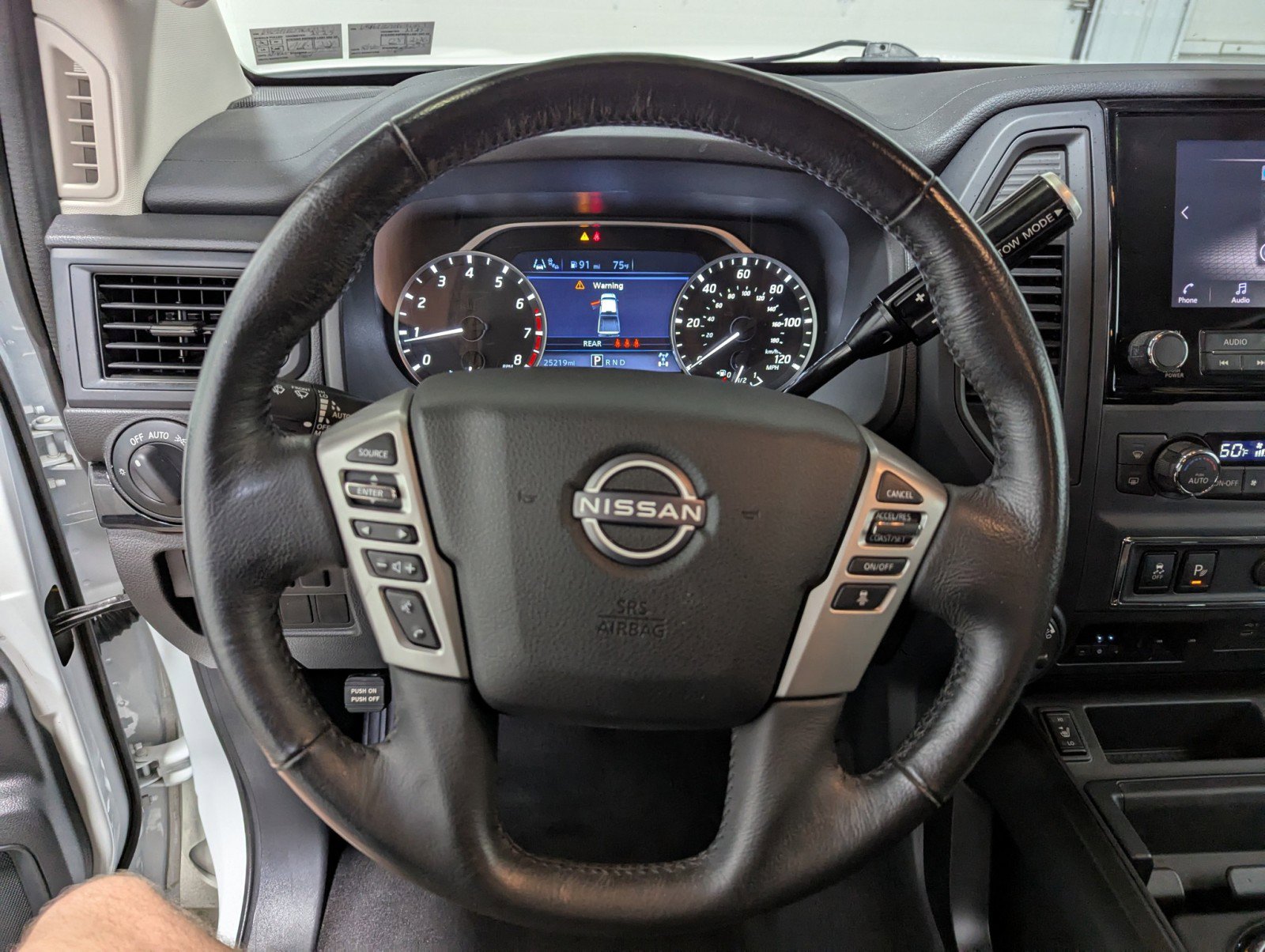 Used 2024 Nissan Titan SV w/ SV Convenience Package image 17