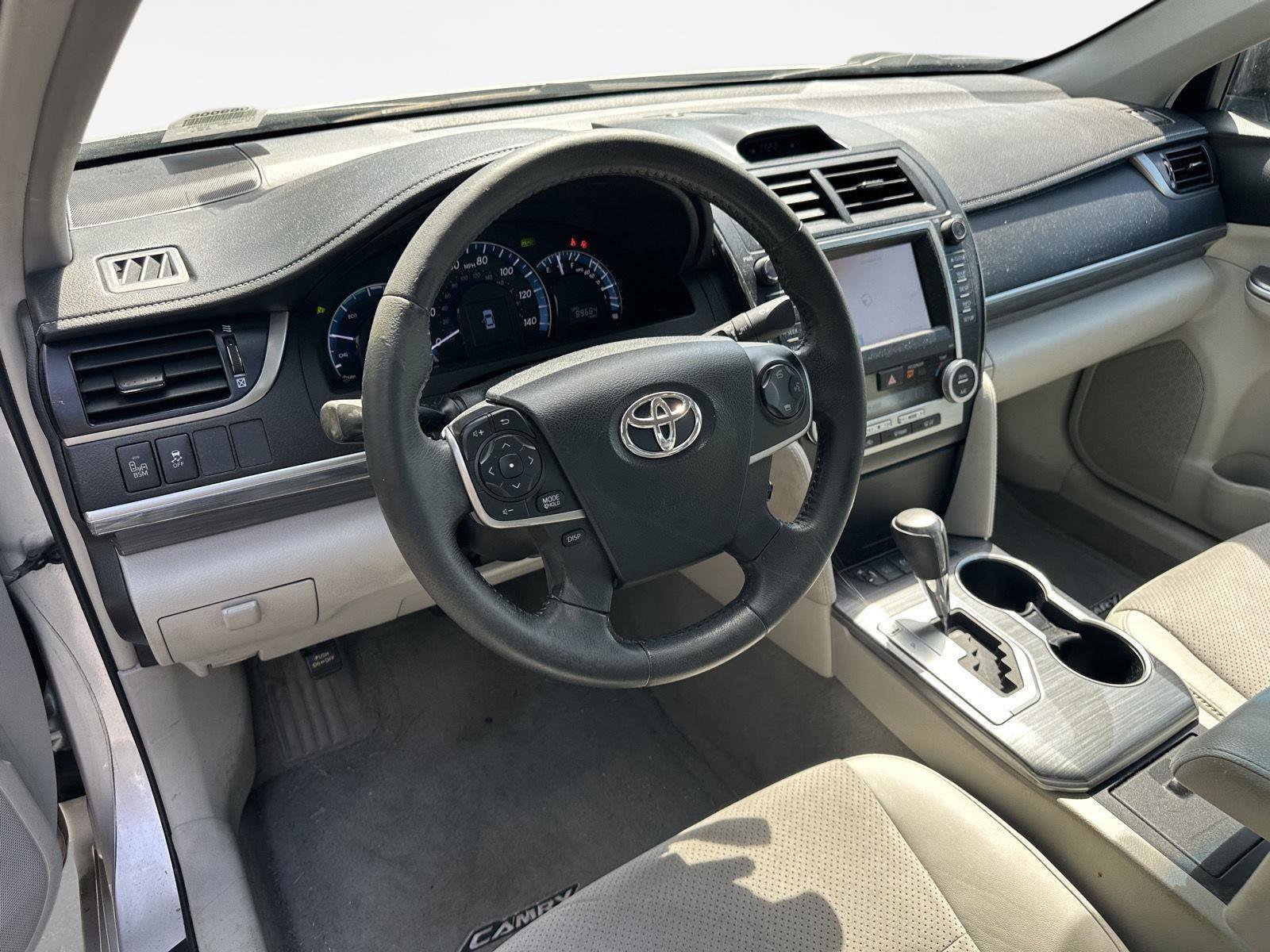 Used 2013 Toyota Camry XLE w/ Leather Pkg FWD image 11