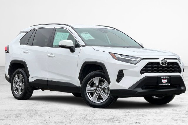 Used 2025 Toyota RAV4 XLE AWD/4WD image 2
