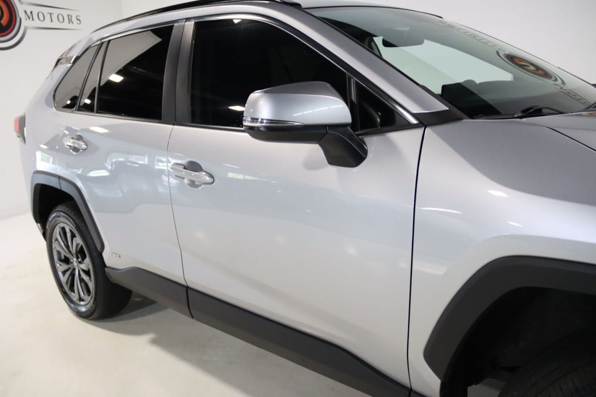 Used 2022 Toyota RAV4 XLE Premium AWD/4WD image 8