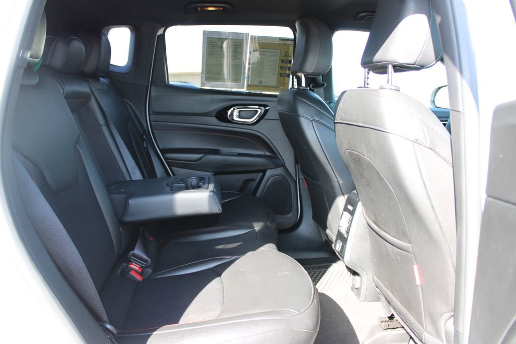 Used 2025 Jeep Compass Trailhawk w/ Trailer Tow Group AWD/4WD image 32