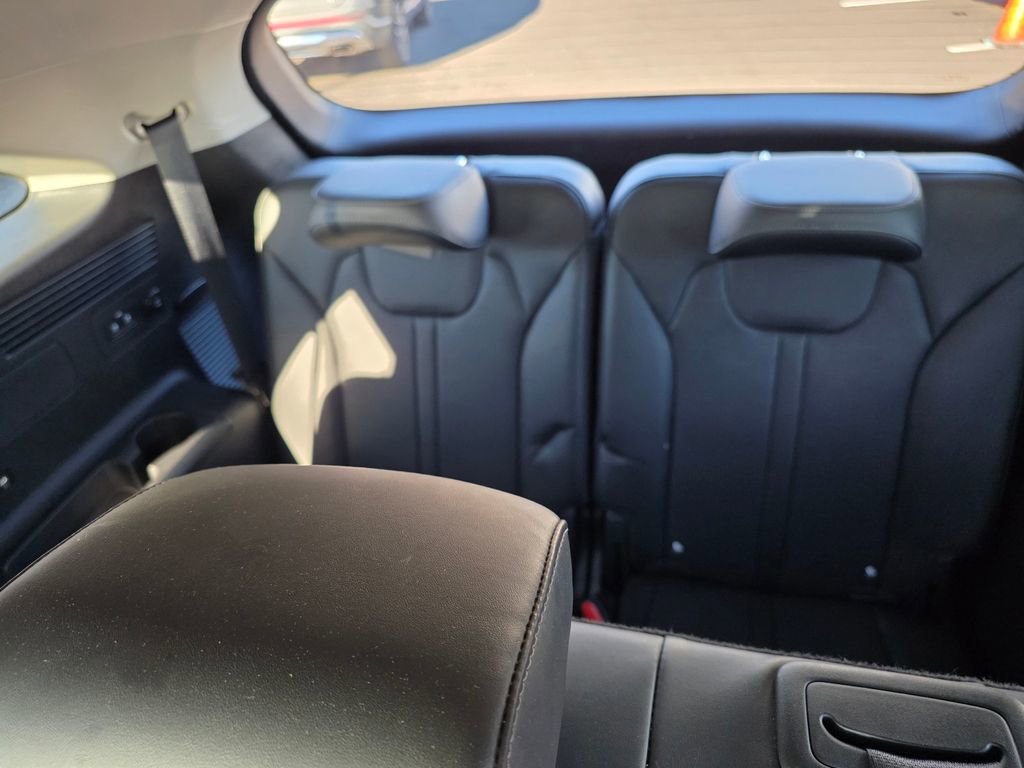 Used 2024 Kia Sorento S image 12