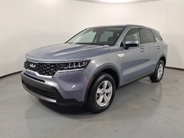 Certified 2022 Kia Sorento LX AWD/4WD image 2