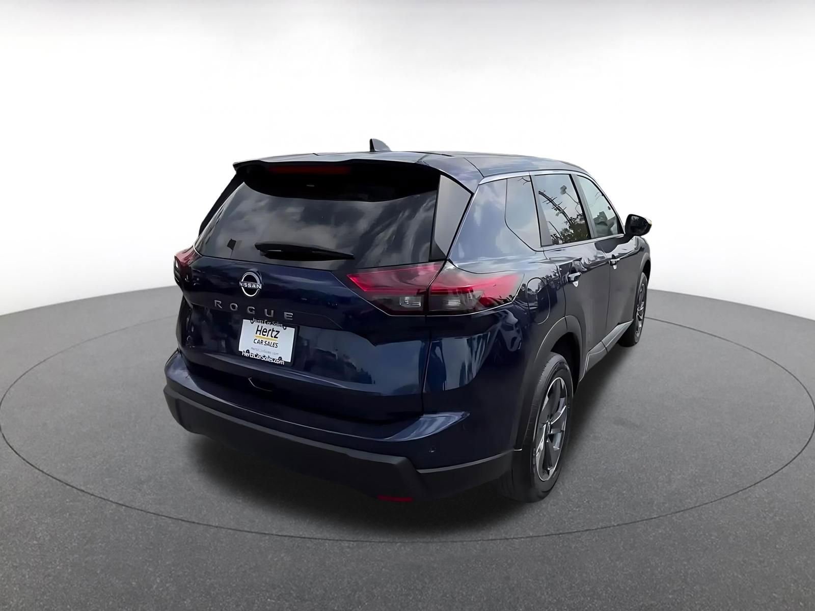 Used 2025 Nissan Rogue SV FWD image 14