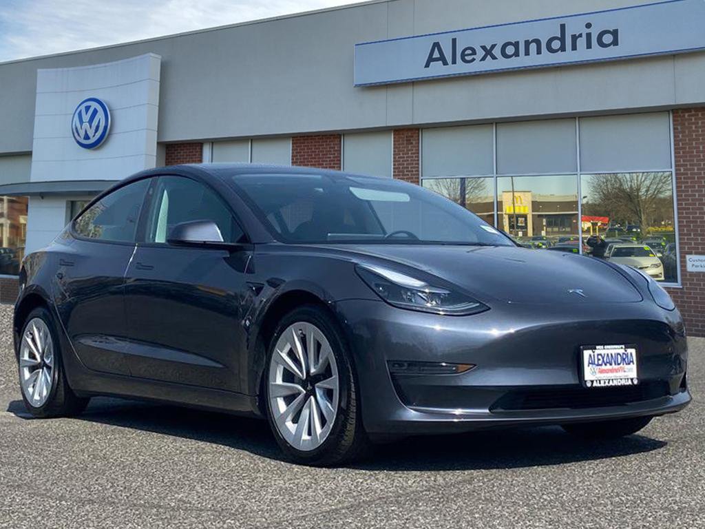 Used 2023 Tesla Model 3 Standard Range image 1